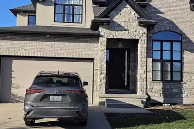 Image de Modern Cozy Executive Suite with Private Entrance