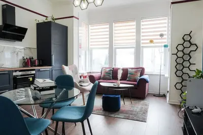 Image de Executive King size 1-bedroom Contractor friendly - Free Parking!