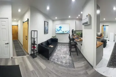Image de 2 bed Luxe townhouse-condo w/washer dryer, New York City 30 min away! !