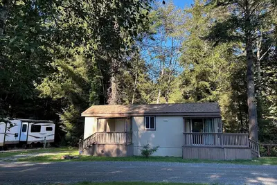 Image de The Tall Trees Cabin - 1-bedroom in Klamath, Ca