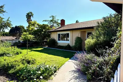 Image de Quiet, 5 minutes to Tri-City Hospital, fast WiFi, blackout curtains, fenced yard