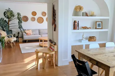 Image de Renovated Historic Family Home with pool - central