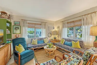 Image de Cozy, Charming, Lovely Lido Key Villa - Beach down the block!