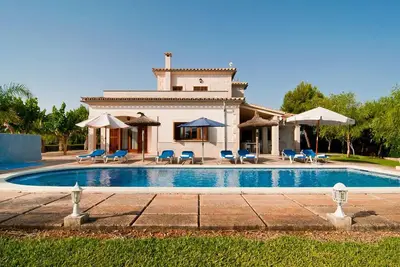 Image de Charmante maison à Muro avec piscine privée, utilisable à l'intérieur comme.