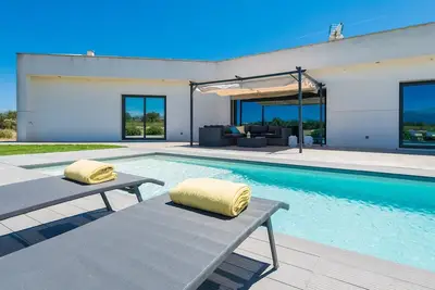 Superbe maison à Sencelles avec piscine privée, utilisable à l'intérieur.