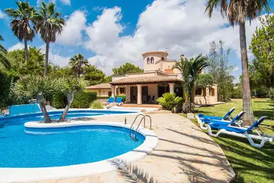 Image de Maison confortable à Shorta avec piscine privée, utilisable à l'intérieur.