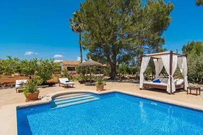 Image de Maison confortable à Llubi avec piscine privée, utilisable à l'intérieur ou.