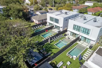 Image de 4 Luxe Stylish Villas Design District, Pool, Grill