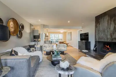 Image de New Riverfront 3br, 2ba Walk Everywhere!