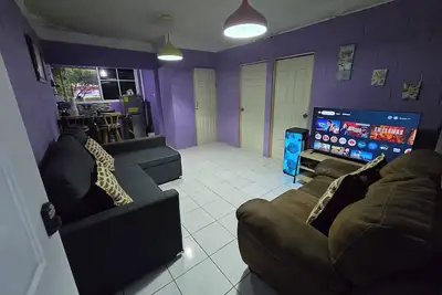 Image de Centrally located and private apartment with its own home theater with giant screen