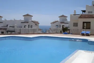 Image de Maison de vacances « Lovely Marina De La Alcaidesa » avec vue sur mer, Wi-Fi et climatisation