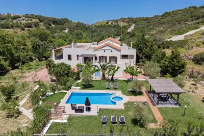 Image de Nostos Villa – A Timeless Retreat in Nature