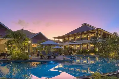 Image de Spacious 9-bedroom estate in delightful Anse Volbert Village