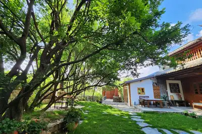 Image de Rooms in a Bai farmhouse, garden, traffic-free location 5 minutes from the lake