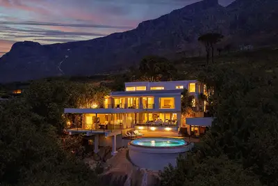 Image de At Altitude Cape Town - Large home, Pool, Views