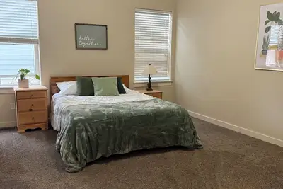 Image de Cozy 3-bedroom Cottage in the charming Hazelwood Village in Boise.