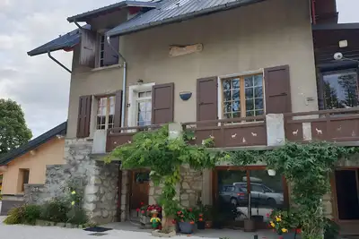 Image de Gîte 'Jeantiane Les Alpes Fleuries' : Vue Montagne, Terrasse Privée, Wi-Fi