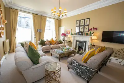 Image de 7 Howard Place is a beautifully renovated four-bedroom townhouse in the heart of St Andrews