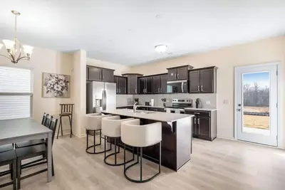 Image de 5br Modern Comfort Spacious Home