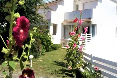 Image de Bel Appartement 'Le Vent Du Large  à 80 m de la mer Jardin clos terrasse privé  Wi-Fi parking privé