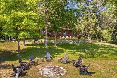 Image de Beautiful Cabin on Horseshoe Lake