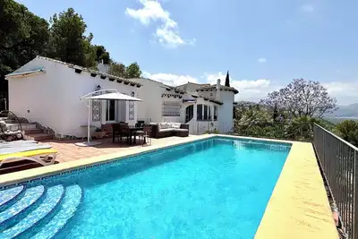 Image de Villa las Encinas avec vue 180degres sur la mer et montagne
