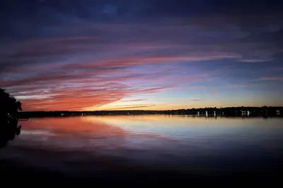 Image de Beautiful beachfront cottage on bass lake