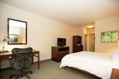 Image de Relaxing Pet-Friendly Room Near Attractions with Easy Access to Nearby Dining