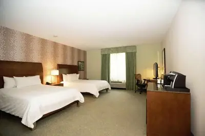 Image de 2 Rooms with 2 Queen Beds – Modern Stay Near Fountaine State Park & Local Sites!