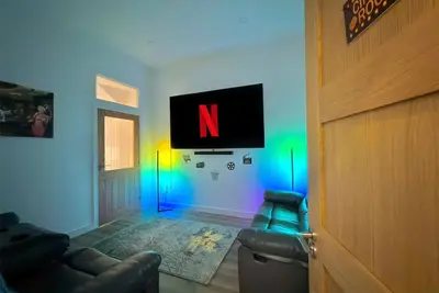 Image de Luxury 5-Bed House w/ Cinema & Games Room -Central