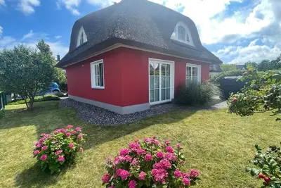 Beachfront, exclusive, comfortable 5 ***** thatched house with sauna!