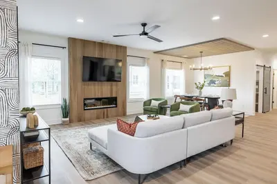 Image de The City Peach-4 Bed/2 Bath with Pool/Hot Tub/Game Room