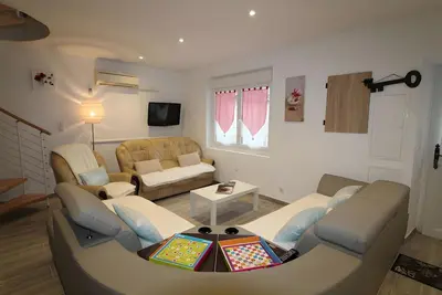 Image de Villa « Gîte Le-joie » avec piscine partagée, Wi-Fi et climatisation