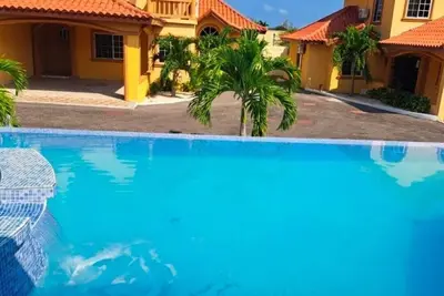 Image de Poolside Serenity Villa – Near Mbj Airport, Beach & Shopping