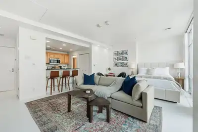 Image de Sophisticated Downtown Boise Condo | Mountain Views | Walkable | Ideal for Business & Couples