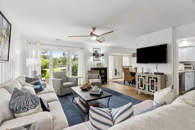 Image de 2039 - Beachwood Sanctuary: Cozy Walk-to-Beach Villa