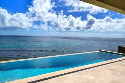 Ikhaya - Three bedroom, Ocean-front Luxury Villa with Infinity Pool