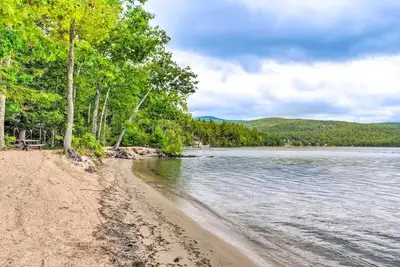 Image de Spacious 4-bedroom house a quick walk to the town beach & Grey Rocks Trails