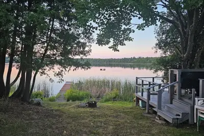 Image de Sunset Point at the Nook — Charming Lakefront Home with Deck & Modern Comforts