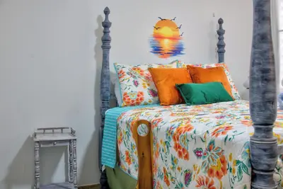 Image de Downtown House Movie Night Walk to Beach & Ferry