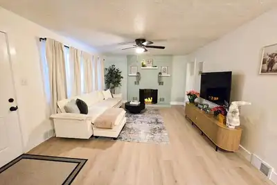 Image de Freshly Renovated - Gem City's 4 bedroom Farmhouse