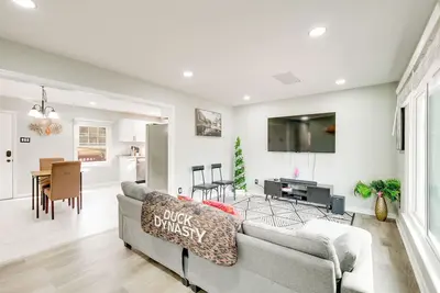 Image de 8 Mi to Vcu: City Explorer's Base in Richmond