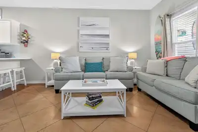 Image de ! New Listing! Surf Shack, Sleeps 4, Heated pool