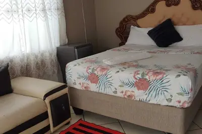 Image de 0787391431  5-bedroom bed & breakfast in fantastic Mahikeng with Ac and fitness