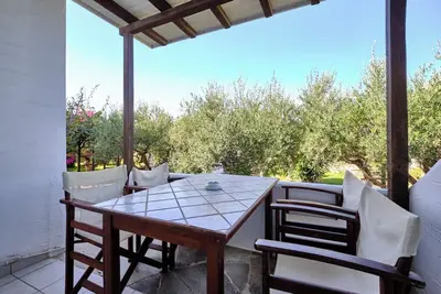 Image de Ground-Floor Two-Room Apartment with Kitchen & Garden View in Paros