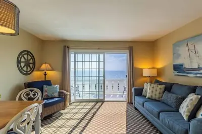 Image de Lakefront King with full kitchen