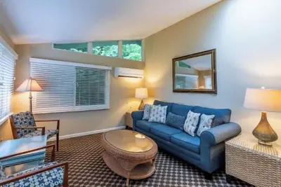 Image de Lake views King bedroom with queen sofa sleeper