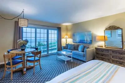 Image de Surfside 2 - 1 Queen bed and 1 queen sofa sleeper