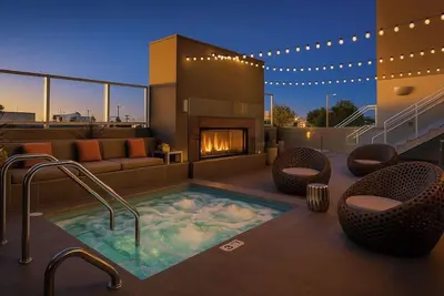 Image de Lux 1bd/1bth apt in peaceful Glendale w pool, gym, hot tub, rooftop, free parking