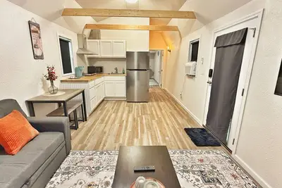 Image de Cozy Detached Guest House 1-bed 1-bath plus sofa bed in Stockton